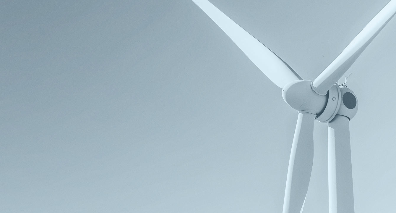 Windrad als Energieversorgung mit Himmel